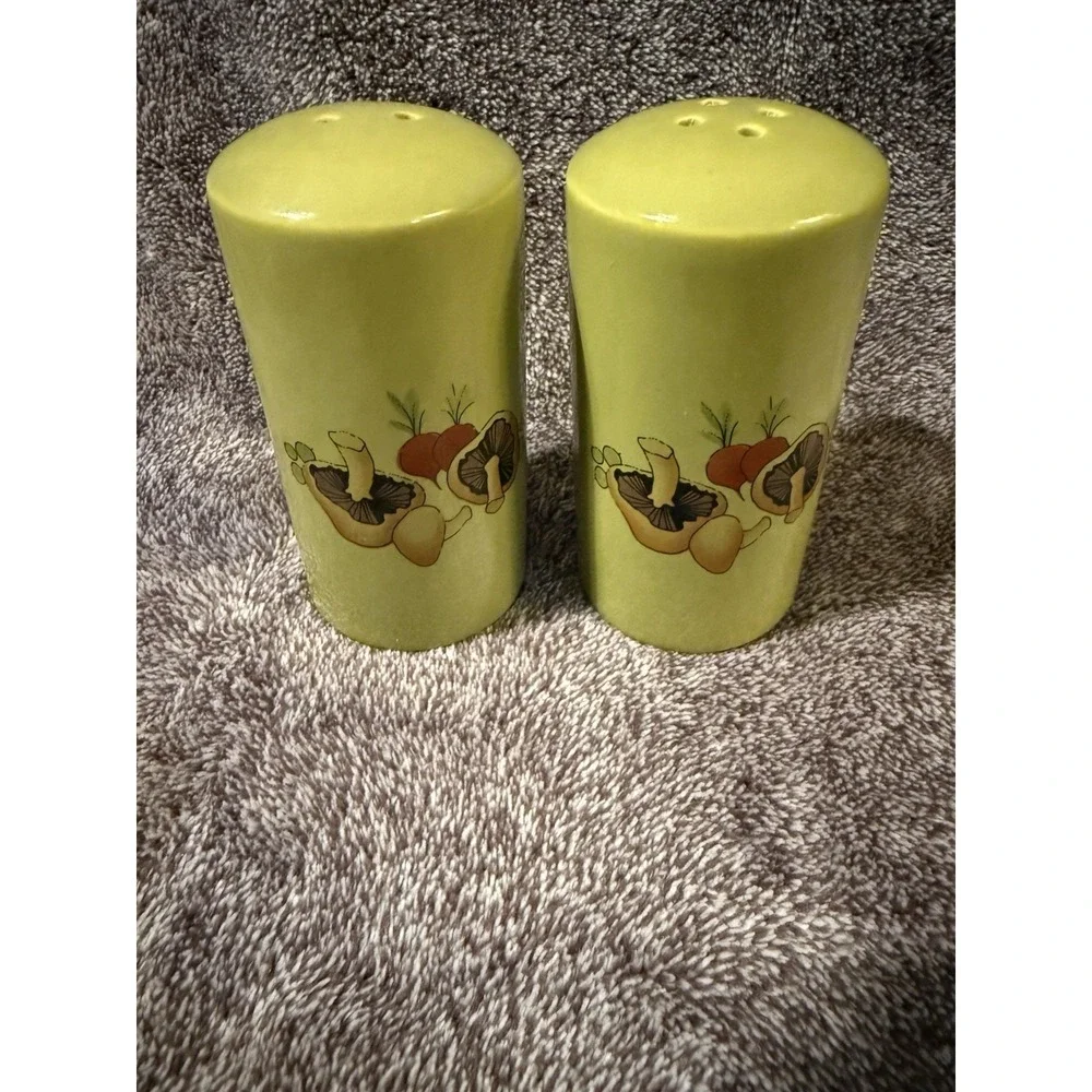 Vintage Ceramic Mushroom Salt And Pepper Shaker Set Made in USA